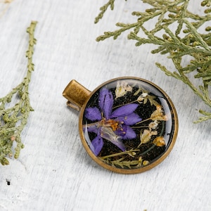 Real Flower Brooch, Pressed flower Brooch, terrarium Brooch, Multicolor Resin Brooch, Resin Flower Brooch, Round Botanical Brooch Gift women