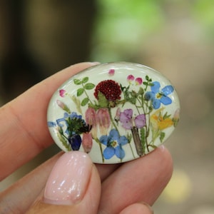 Terrarium nature brooch Vintage brooch  Gift for Girl Botanical Brooch Brooch gift for her Christmas Real flower brooch Floral Clear Resin