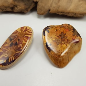 2 Vintage Pressed Flower Resin Brooches