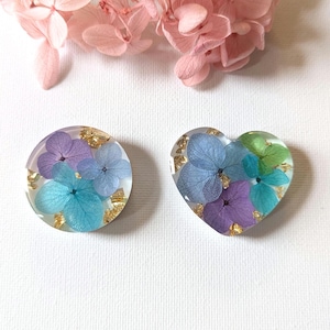 Pressed Flower Resin Brooch, Real Pressed Flower Pin, Handmade Gift for Her, Hydrangea Pansy Violet Pin Badge, Resin Jewellery