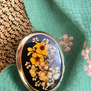 Vintage Pressed Flower Brooch | Real Dried Flowers in Resin | Oval Floral Pin | Botanical Jewelry Gift